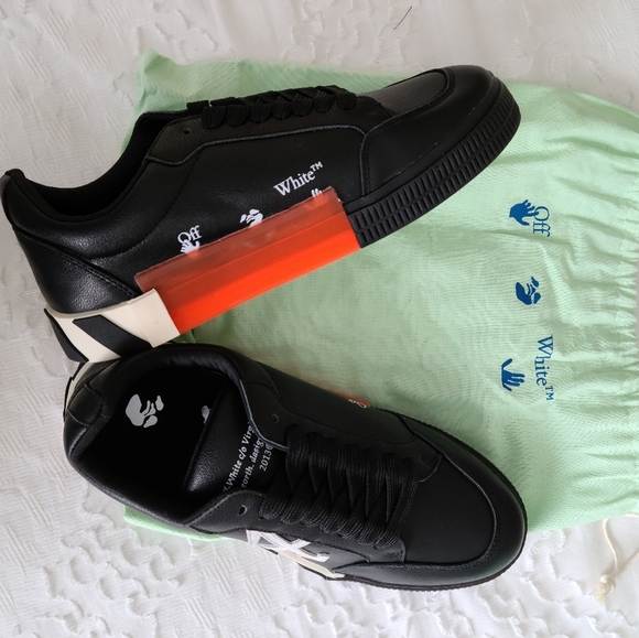 Off-White sneakers - Picture 2 of 2